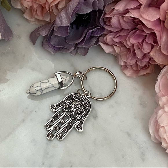 Natural Howlite Quartz Stone Hamsa Hand Keychain - Picture 7 of 12